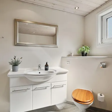Aud - 300m From The Sea In Ne Jutland By Interhome * Hals