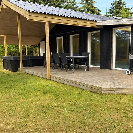 Aud - 300m From The Sea By Interhome * Hals